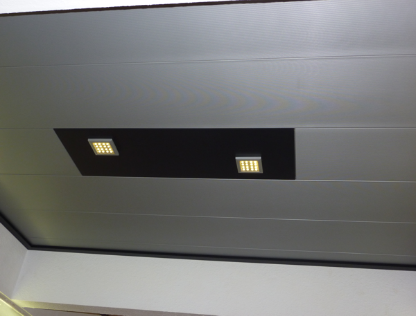 Deckenelement mit LED-Strahlern